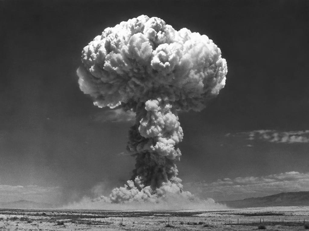 Teste nuclear atmosférico no deserto